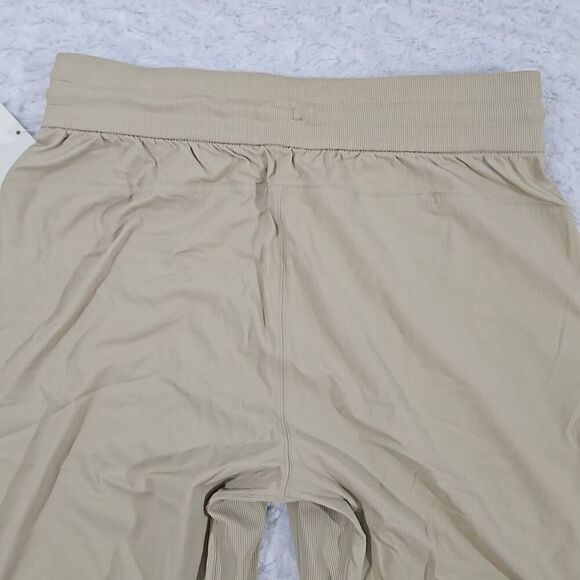 Lululemon Beyond the Studio Crop Khaki Tan Trench yoga athleisure Women's Size 8 - Picture 8 of 8